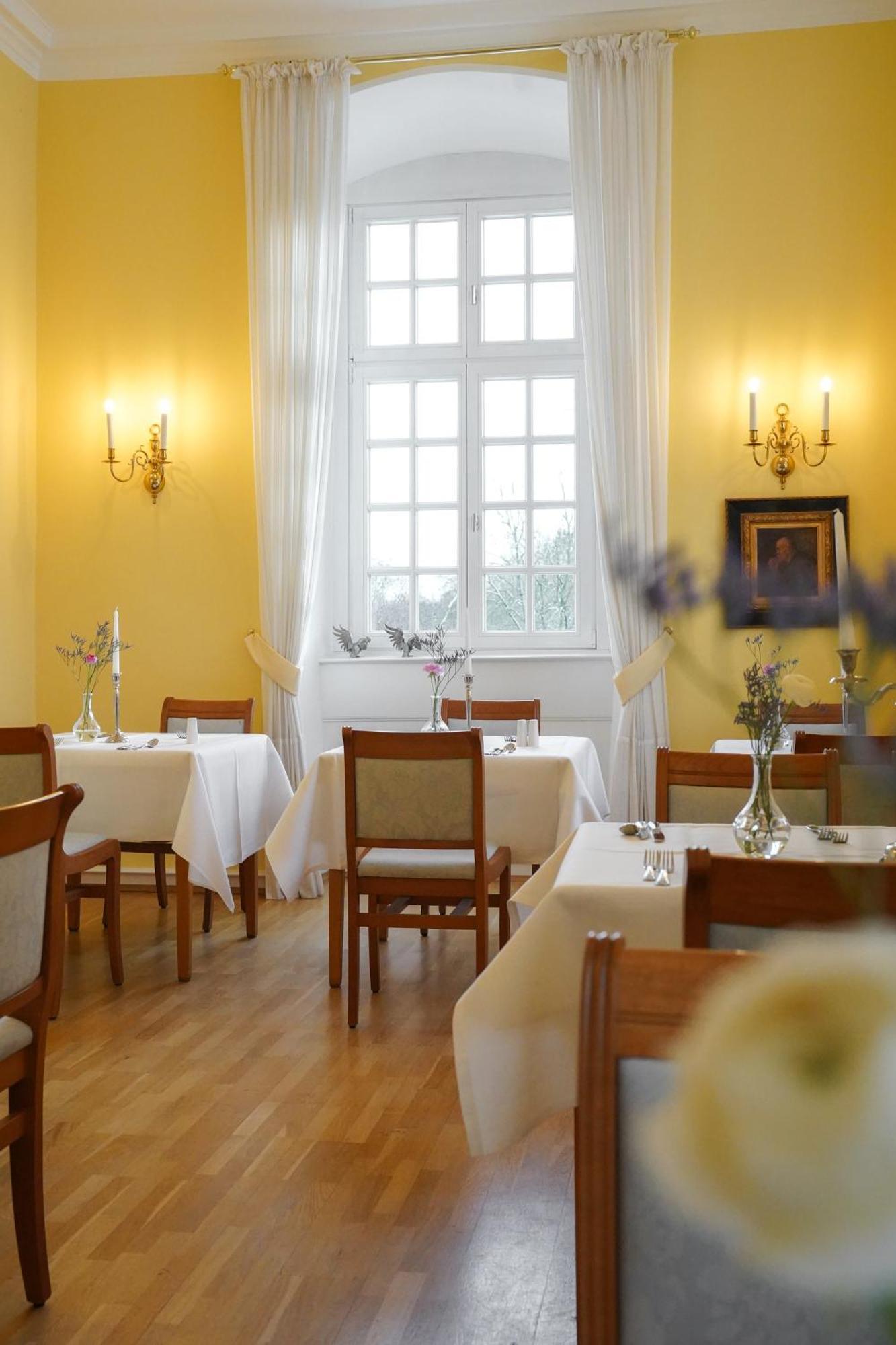 Hotel Schloss Hoehnscheid Bad Arolsen Exterior photo